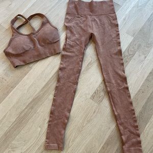 Rust colored sports bra and matching leggings.  Size Small.